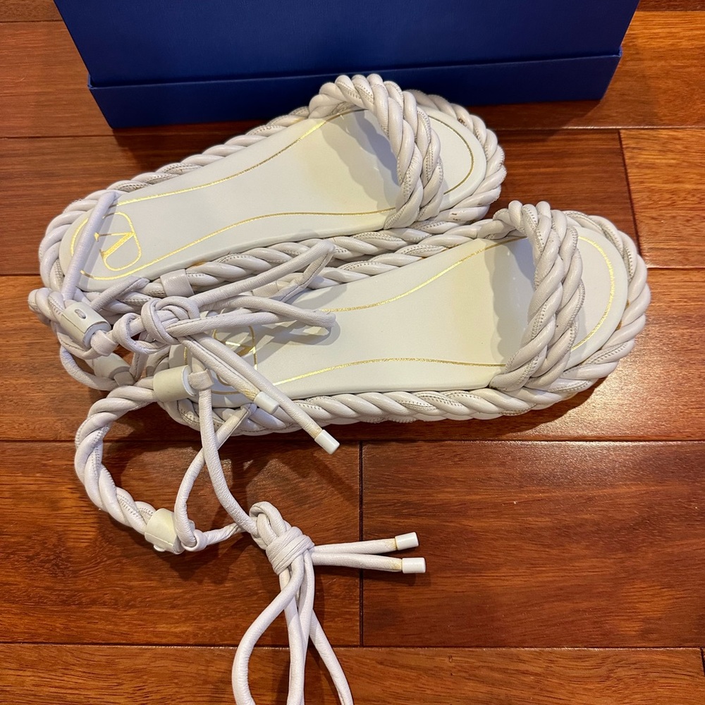 New. Leather 100%